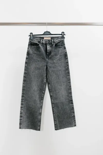 7 for all mankind Cropped Alexa black