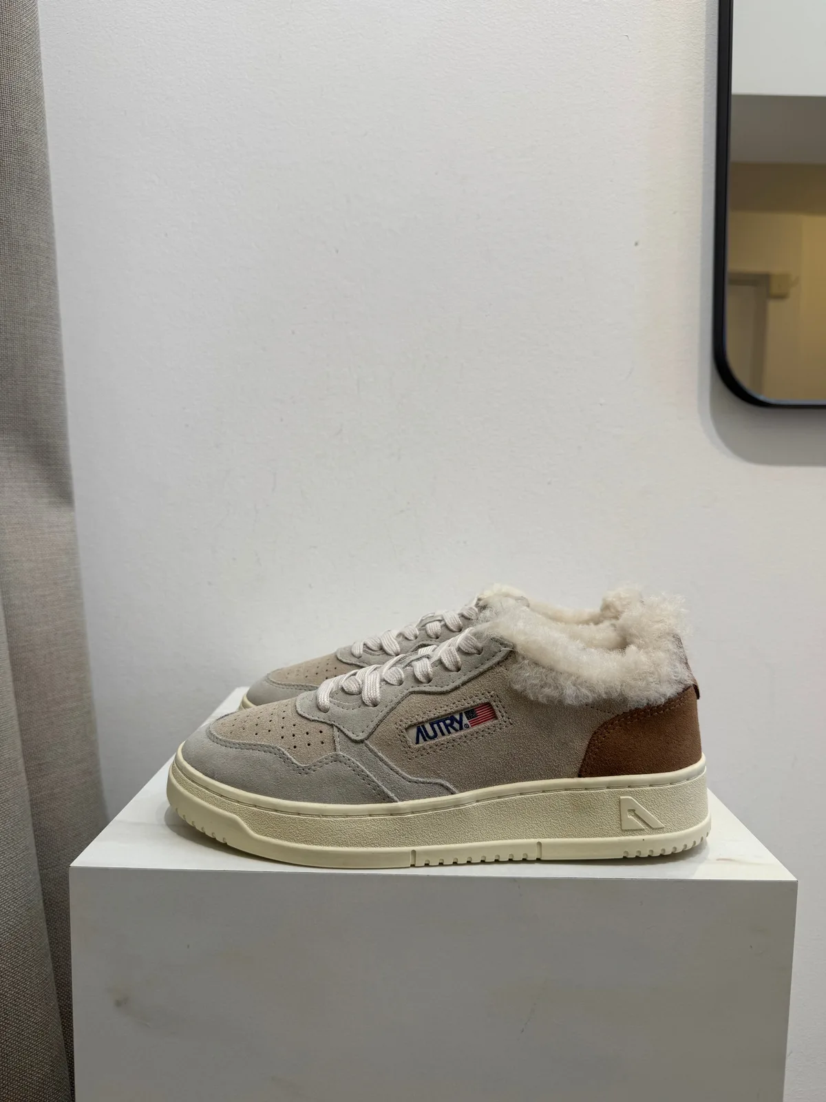 Medalist Shearling cigar/papyrus/pelican