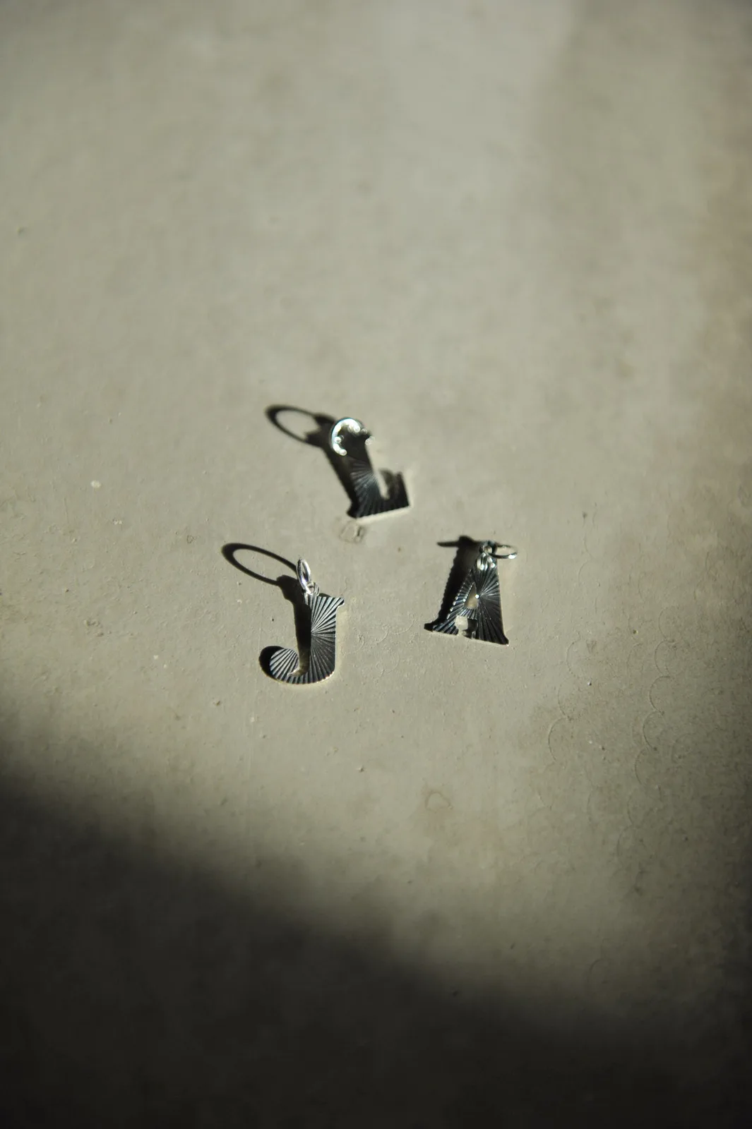 Reflection Letter Anhänger in silber